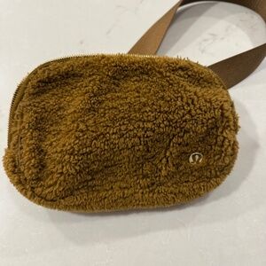 Lululemon Everywhere Belt Bag *Fleece*  One Size  - Brown